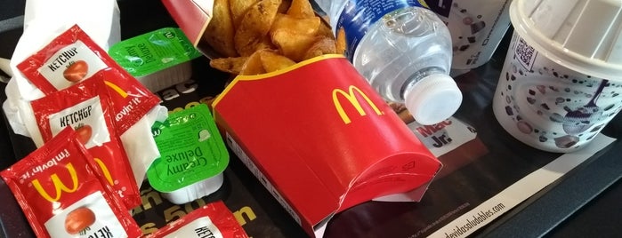 McDonald's is one of Orte, die Quincho gefallen.