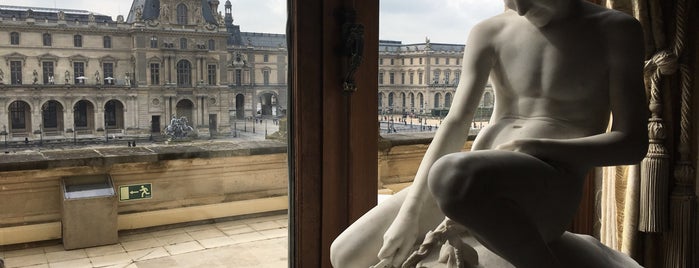 Louvre is one of Orte, die José Javier gefallen.