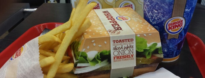 Burger King is one of Locais curtidos por Thais.
