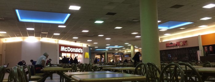 Cityplace Winnipeg Food Court is one of Matthew’s Liked Places.