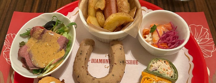 The Diamond Horseshoe is one of ディズニーランド.