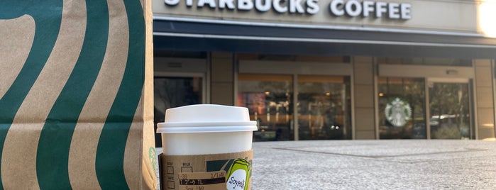 Starbucks is one of 電源カフェ（緊急用）.