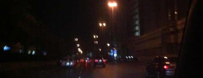King Fahad Rd & Tahlia St Intersection is one of Locais curtidos por Raghad.