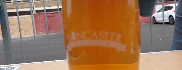 Doncaster Brewery Tap is one of Tempat yang Disukai Carl.