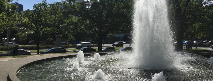 Walker Fountain is one of so melbourne-ness \(˘⌣˘)/.