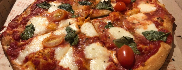 Blaze Pizza is one of Orte, die DadOnTheScene gefallen.