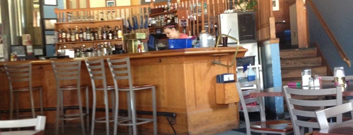 Blue Cat Brew Pub is one of Jennifer'in Beğendiği Mekanlar.