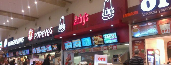 Arby's is one of Locais curtidos por 🎈Dilek.