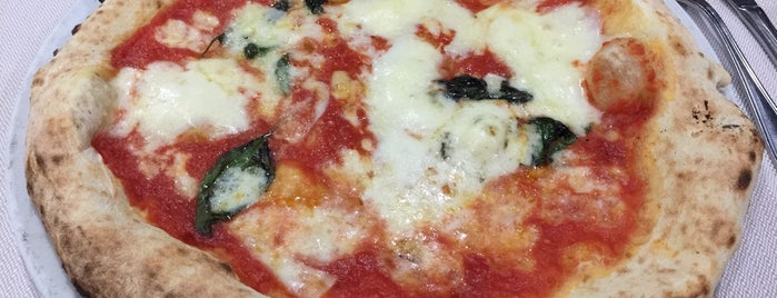 Pizza Bufalina is one of Tempat yang Disukai Manuela.