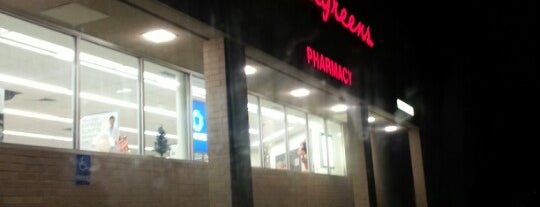 Walgreens is one of Tempat yang Disukai Andy.