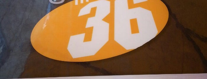Jerome Bettis' Grille 36 is one of Locais curtidos por Brook.