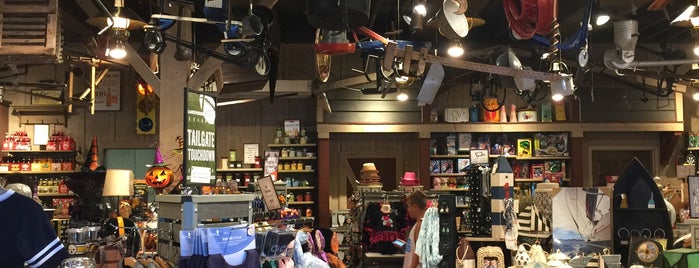 Cracker Barrel Old Country Store is one of Top 10 dinner spots in Pennsylvania.