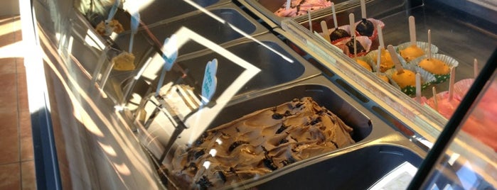 La Coppa Gelato Cafe is one of Karlさんのお気に入りスポット.