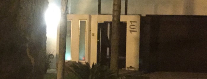 Clarum 101 Hotel is one of Chapo'nun Beğendiği Mekanlar.