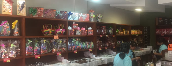 Costanzo, Fabrica de Dulces y Chocolates is one of Locais curtidos por Nanncita.