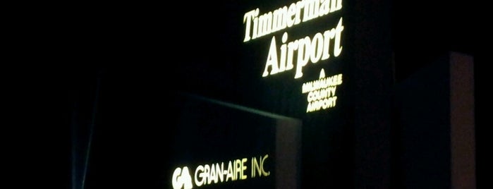 Lawrence J. Timmerman Airport (MWC) is one of Karl'ın Beğendiği Mekanlar.