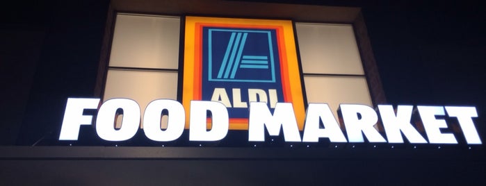 ALDI Food Market is one of Tempat yang Disukai Lynn.