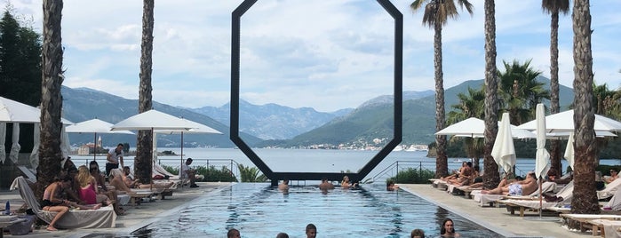 La Perla Beach Club & Restaurant is one of Montenegro Bitches.