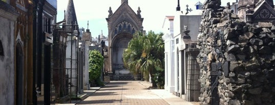 La Recoleta Cemetery is one of [To-do] Buenos Aires.