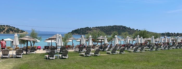 Lagonisi Beach Bar is one of Lieux qui ont plu à Nazlı.