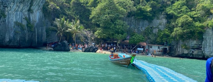 Angthong National Marine Park is one of Самуи.