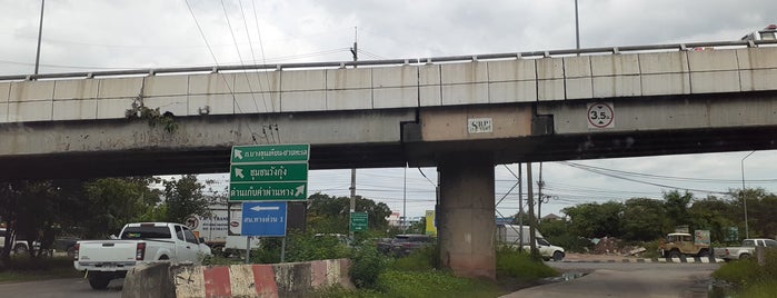 Kanchanaphisek (Suk Sawat-Bang Khun Thian) Expressway is one of ถนนกาญจนาภิเษก (Kanchanaphisek Road).