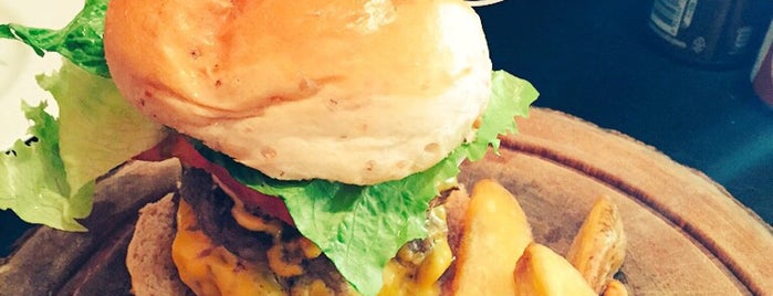 Rock Me Burger & Bar is one of Chiangmai.