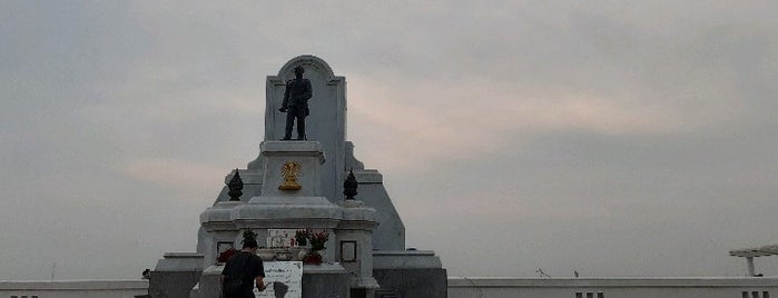 พระบรมราชานุสาวรีย์พระบาทสมเด็จพระจุลจอมเกล้าเจ้าอยู่หัว (King Rama V Monument) is one of Posti che sono piaciuti a Yodpha.