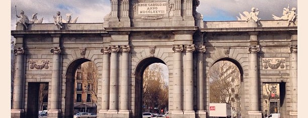 Puerta de Alcalá is one of Lo mejor de Madrid.