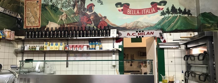 Bella Italia is one of Lugares favoritos de Chris.