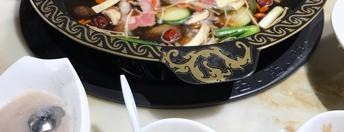 Chengdu Lao Zao Hotpot 成都老灶火锅 is one of Justin's Saved Places.