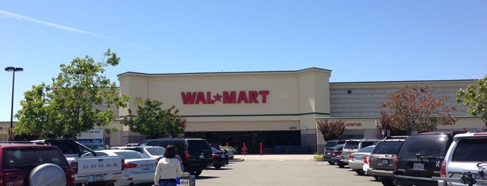 Walmart is one of Orte, die Maria gefallen.