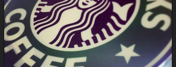 Starbucks is one of Abdullahさんのお気に入りスポット.