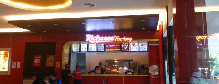 Richeese Factory is one of RizaLさんのお気に入りスポット.