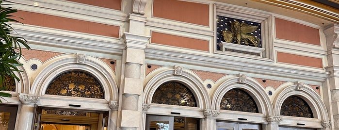 The Venetian Casino is one of Макао/Гонконг.