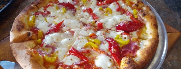 Ledo Pizza is one of Lugares favoritos de Curtis.