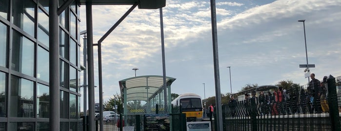 Aylesbury Vale Parkway Railway Station (AVP) is one of Chiltern Railways.