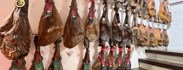 El Paladar, Jamoneria & Delicatessen is one of Menorca.