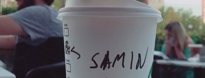 Starbucks is one of สถานที่ที่ Sim ถูกใจ.