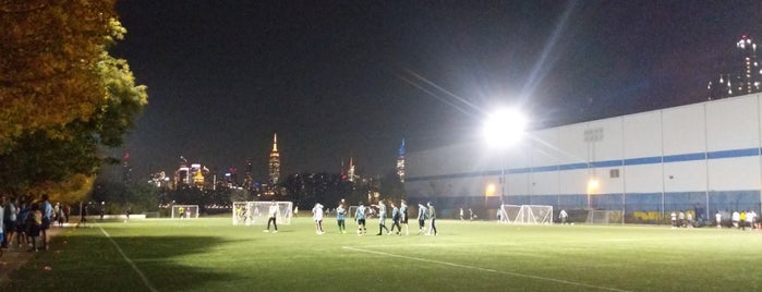 Bushwick Inlet Park Soccer Field is one of Lugares para check-ins.