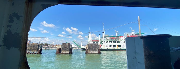 Ferry Boat Lido di Venezia is one of สถานที่ที่ Zehra ถูกใจ.