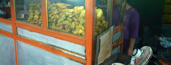 Pecel Ayam , Pecel Lele, Soto Cak Woto is one of Abenkz loG.