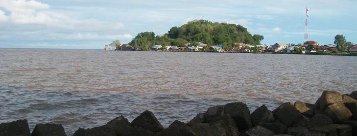 Pantai Sinam is one of Pemangkat Spot.