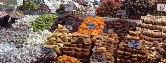 Bazar aux épices is one of Istanbul.