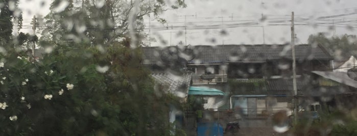 Chong Khae Railway Station (SRT1063) is one of SRT - Northern Line.