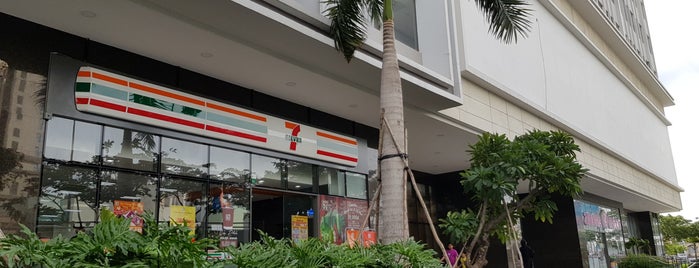 7-Eleven is one of Tempat yang Disukai Kevin.
