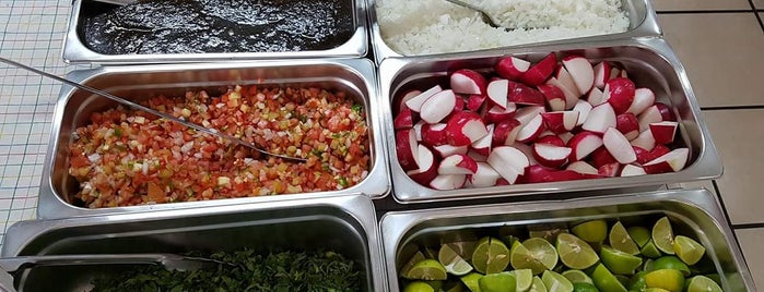 Tacos El Cachanilla is one of Tempat yang Disukai Alberto.