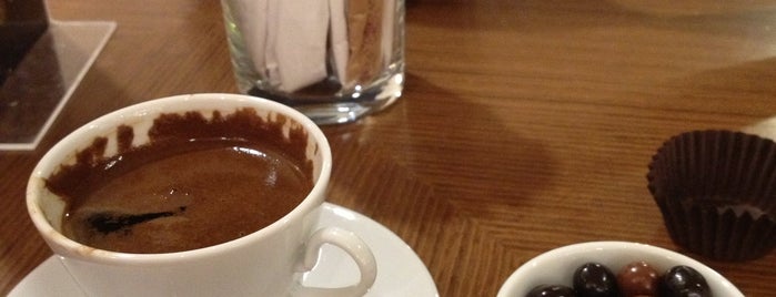 Kahve Dünyası is one of k.çekmecede cafe.