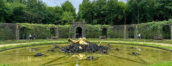 Los Jardines de Versailles is one of Paris.