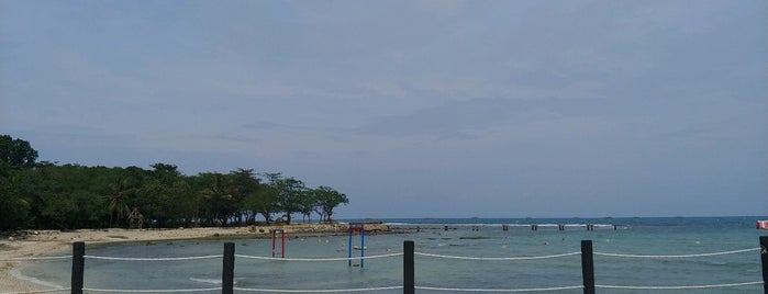 Tanjung Lesung Beach Club is one of สถานที่ที่ Bahadir ถูกใจ.